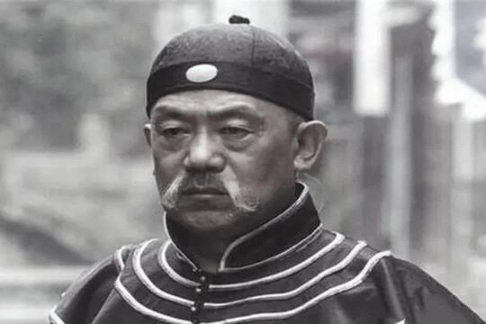 清代奇案：权相家里被骗走御赐“宝石顶”，不日竟又“骗”送回