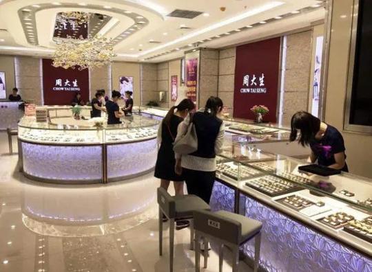 街边的珠宝黄金店几乎没有什么生意，为什么却没有倒闭