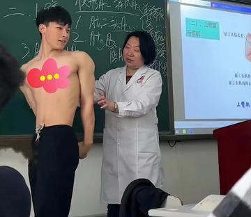 沈阳市哪个学校帅哥多点