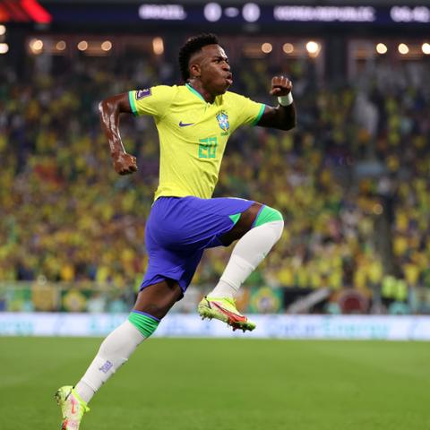 怎么把足球挑起来