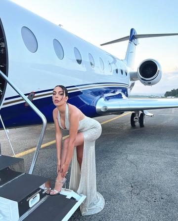 谷爱凌亮相掮客戛纳红毯图片