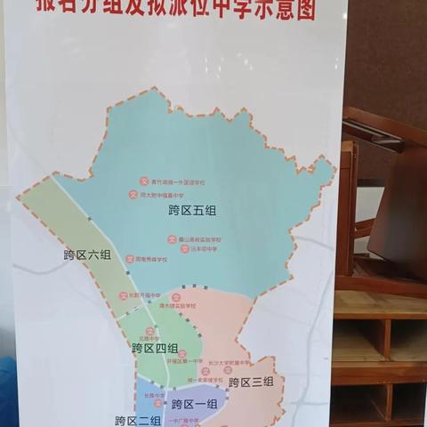 长沙的岳麓区和市中心与开福区远吗?属于郊外吗？