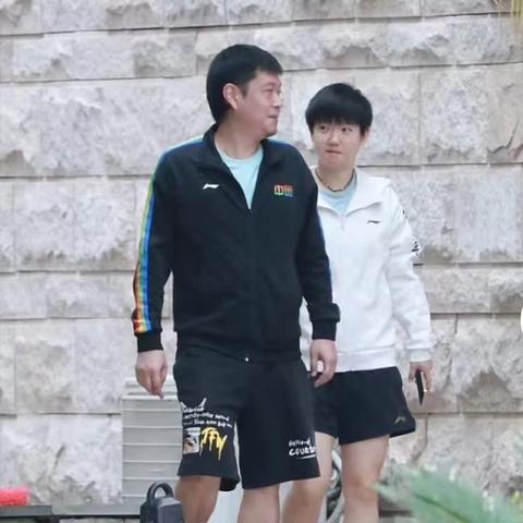 足球运动员身高最高的的长尾关键词有哪些