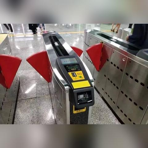 武汉市社保扣费时间？