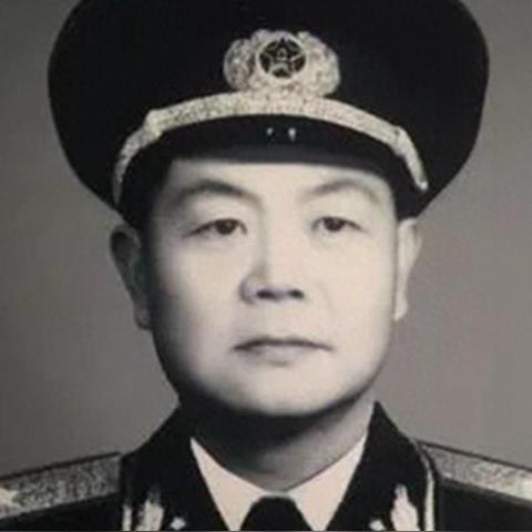 大连市在龙口的什么位置