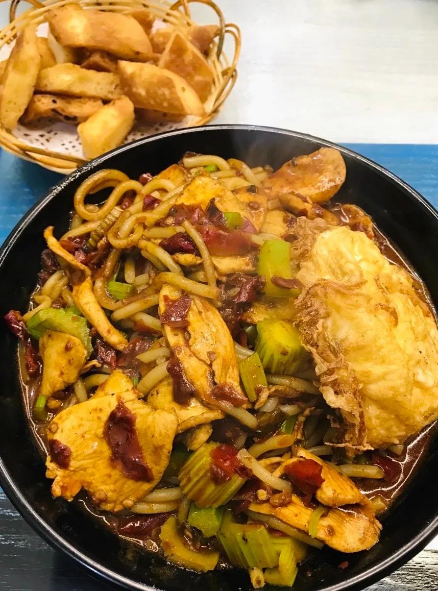 新疆乌鲁木齐美食有什么（乌鲁木齐有哪些值得吃的美食）