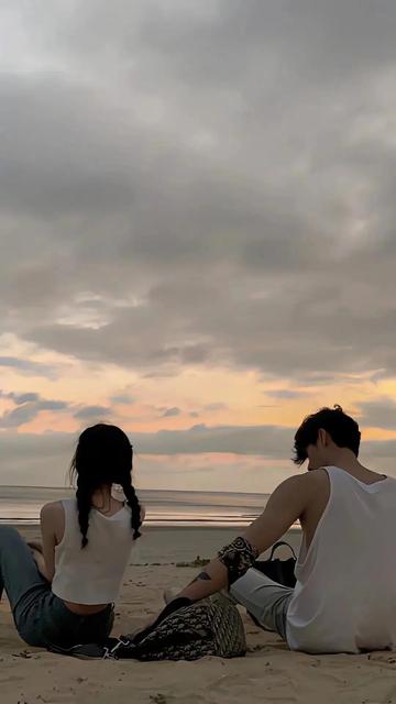 瑟瑟的情侣背景图