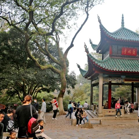 岳麓山是什么意思？
