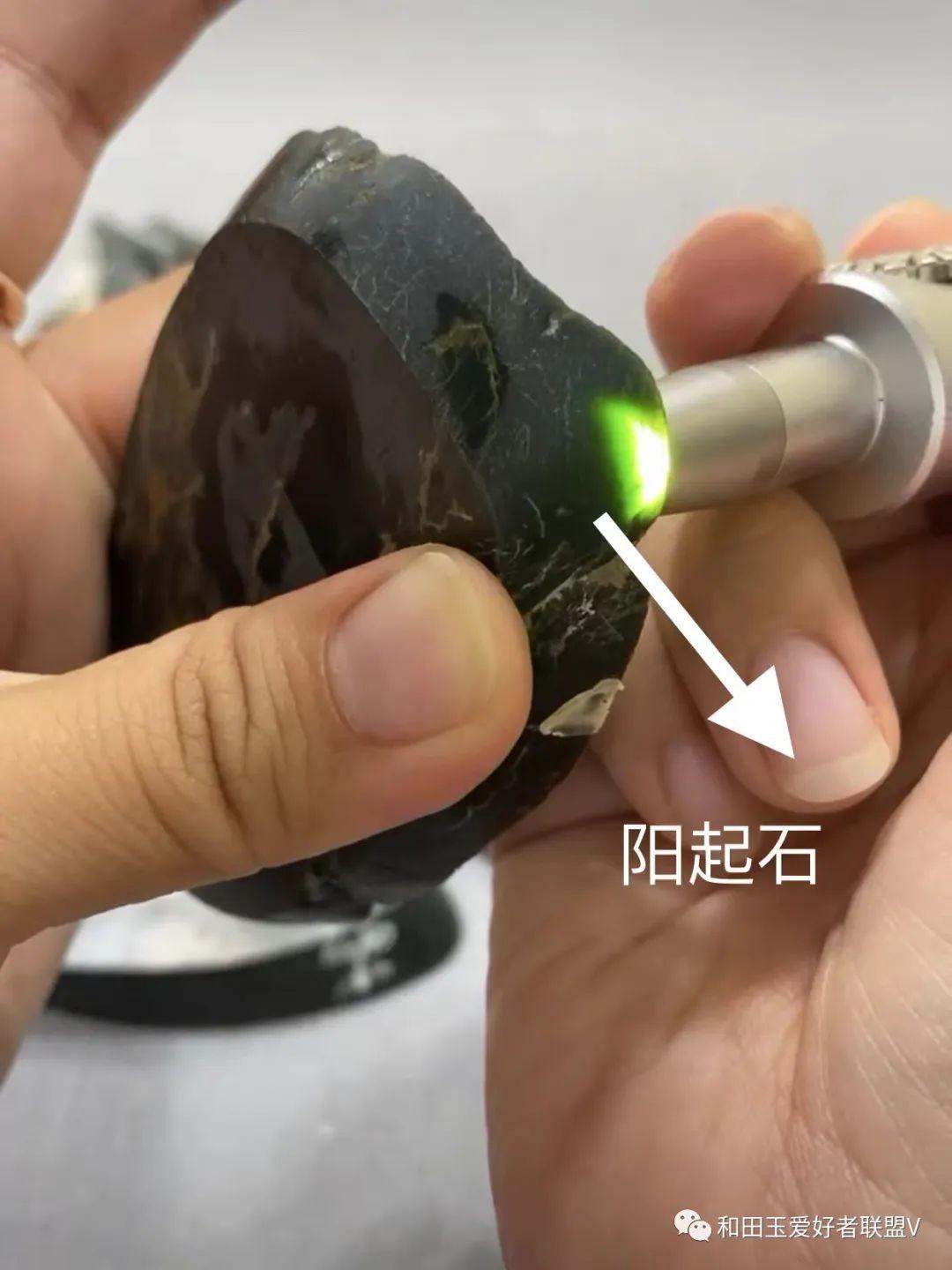 黑青籽料究竟属于什么档次：一篇详解科普文章