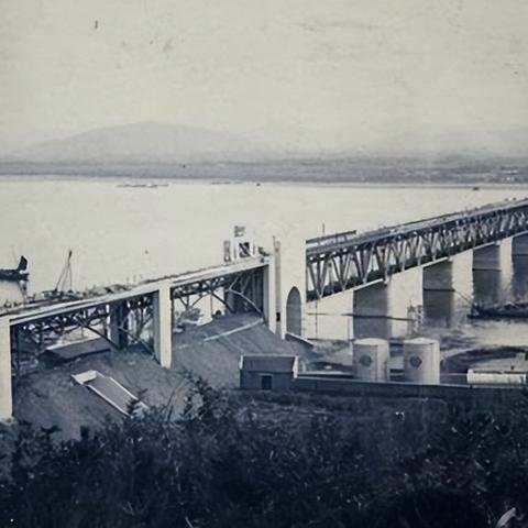 山东济南离安徽蚌埠多远?要多少车费？