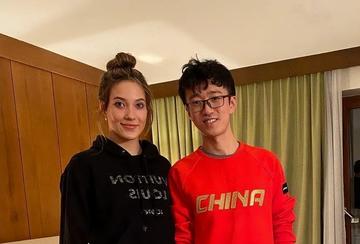 谷爱凌跑步被拦强行合影图片