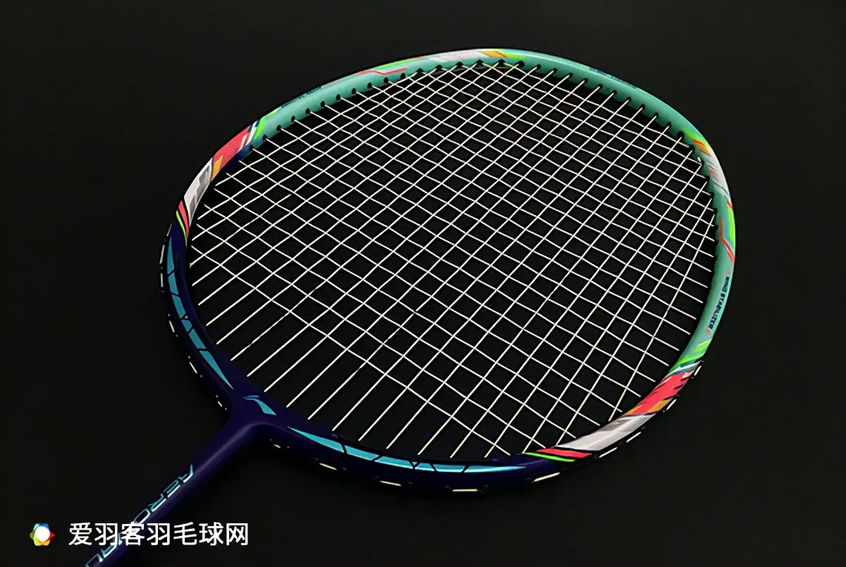 开羽毛球馆赚钱吗 线下店买羽毛球会给球袋吗