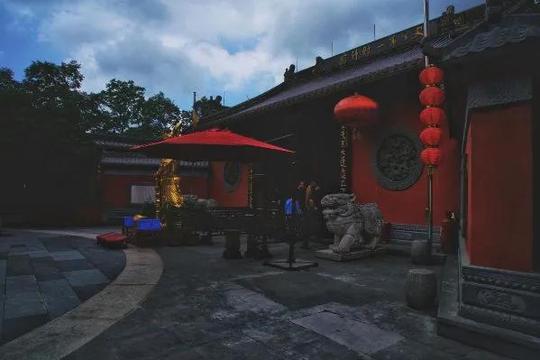 我国十大拜佛求财的好地方，做生意一定要去看？