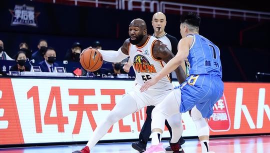 大冷门！广东宿敌北京一轮游，4外援回家，林书豪沮丧秦晓雯无语