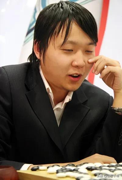 巨人杀手冷门棋局的创造者围棋界的大脸猫，彭荃：一个有故事的人