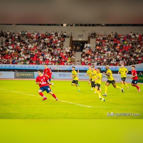 足球运动（足球运动，激情与策略的完美结合）