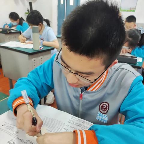 西安高新三中和高新三初哪个好？