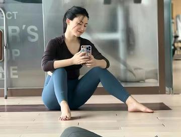  朱珠蝎子式跪姿