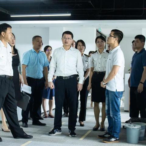 厦门市政府成正什么岗位