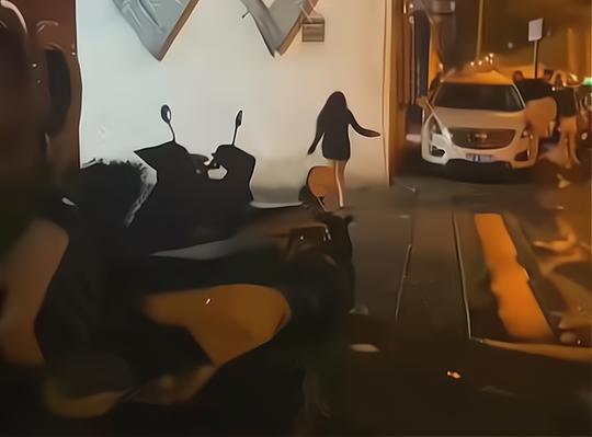 江苏女子被男友灌醉丢在酒店，裤子没穿跑出酒店，结婚的希望破灭