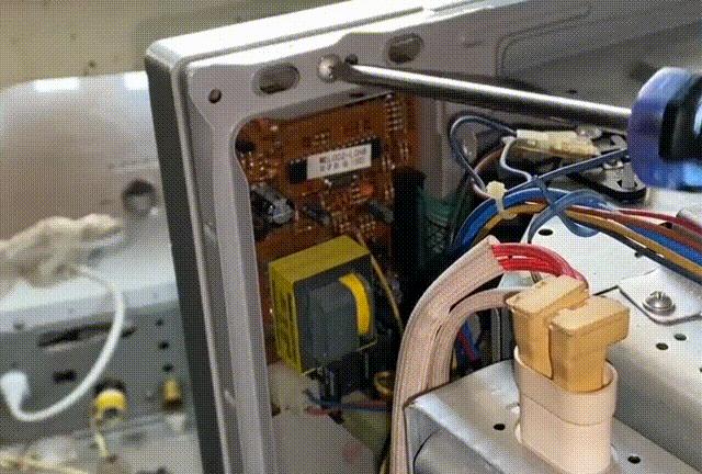旋钮微波炉失灵原因