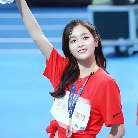 职业足球运动员紧身短裤的长尾关键词有什么