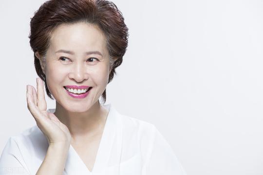 58岁离婚大妈的坦言：余生不搭伙，不复婚，专心做好一件事，不晚