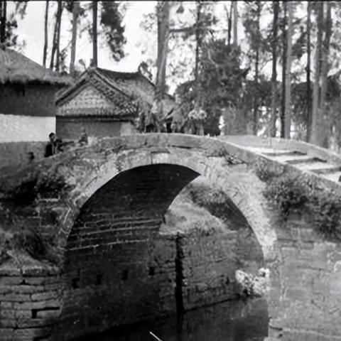 昆明市红色的桥的长尾关键词有哪些