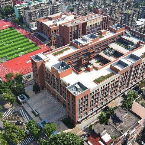 现在小孩在深圳上小学，马上要上初中了，是回老家上，还是继续留在深圳，哪个好？