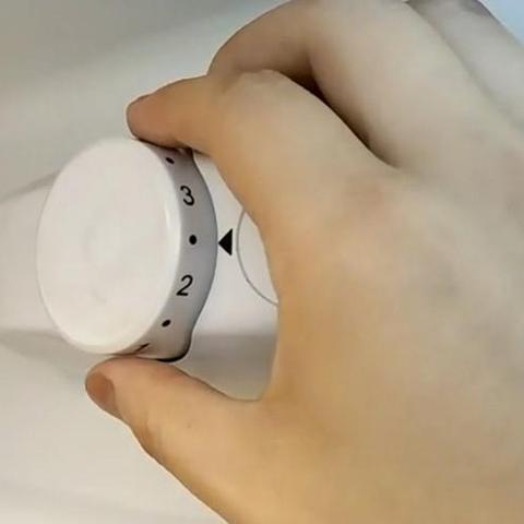 哈尔滨啤酒冰柜怎么调温度？