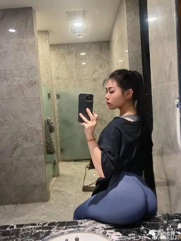 翘臀撸管健身运动表情