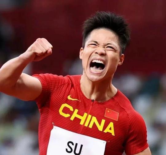 2022感动中国十大人物苏炳添作文素材