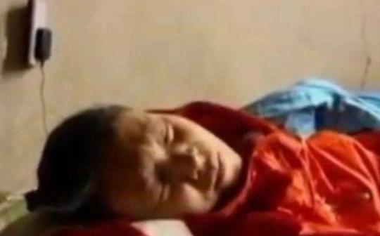 河北巨婴女孩：35岁卧床瘫痪让母亲照顾20年，监控揭露了多年骗局