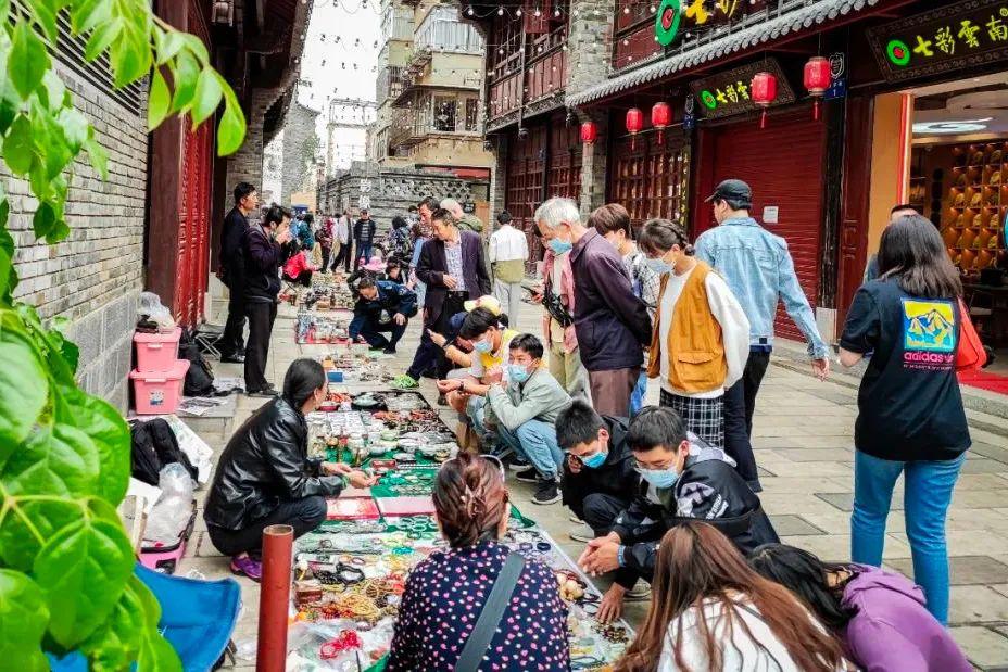 昆明的古玩市场在哪里(你怎样看待有人把老茶圈比喻成古玩市场)