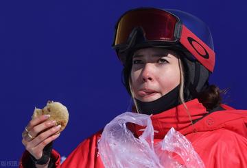 谷爱凌失误后表情好可爱图片