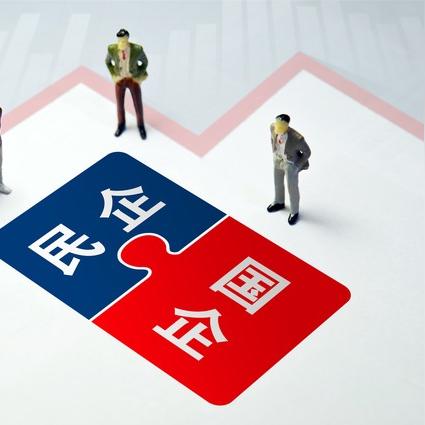 是该在三线城市国企混日子，还是去杭州私企去尝试改变？