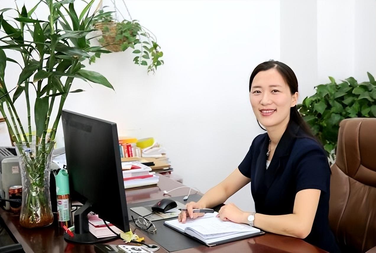 当体育老师需要什么条件(你是怎么看待体育教师的)