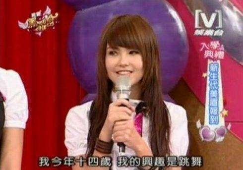 “天王娇妻”昆凌：4年让老公亏损8个亿，为红坐着轮椅去试镜