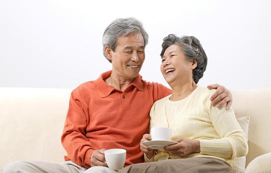 63岁阿姨哭诉：和舞伴搭伙8年，开始很幸福，后面很痛苦