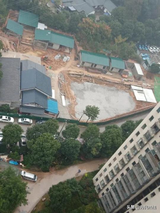 长沙莱茵城小区旁的黄陂塘公园，为啥变成饭店一条街？