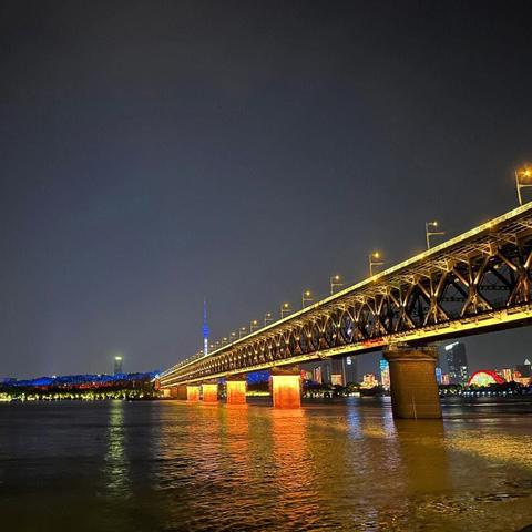 武汉市在长江的南边还是北边？