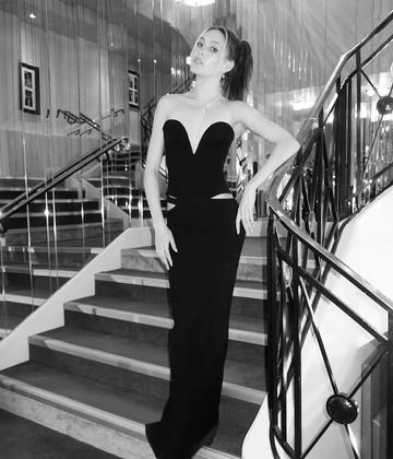 谷爱凌亮相掮客戛纳红毯图片