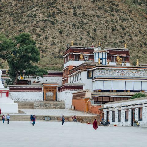 大学标准足球场面积多少