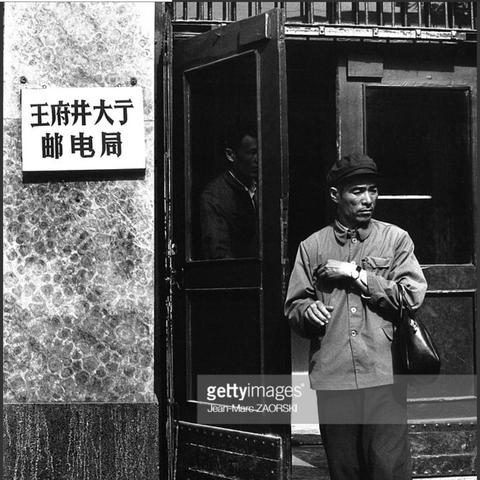 1968年12月29日 什么是长江大桥全面贯通 是长江上第一座由中国自行建设和建造的双层式铁路公路？