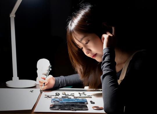 “95后”女孩把“旧物”变成艺术品，年入300万