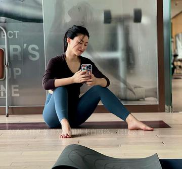  朱珠蝎子式跪姿