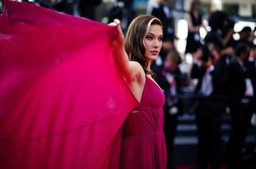 谷爱凌亮相掮客戛纳红毯图片