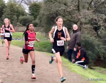 谷爱凌骑马秀腹肌图片