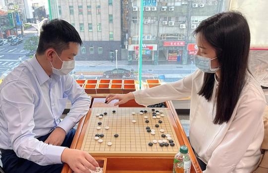 许皓鋐独揽五冠冷门女子第一人世界最年少职业宝岛围棋的2021