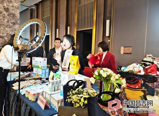 昌吉市表彰32个巾帼先进典型